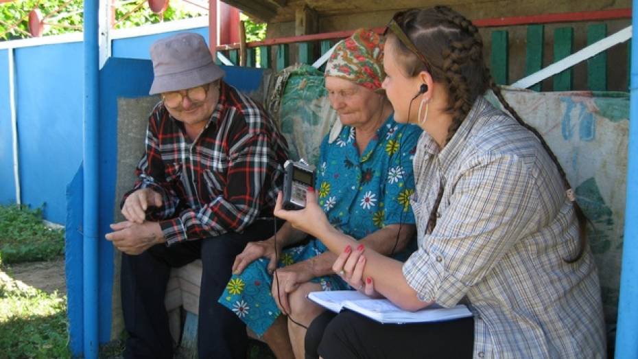Воронежские студентки поучились петь у кантемировских бабушек