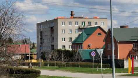 В Острогожске Воронежской области из окна многоквартирного дома выпал 4-летний ребенок