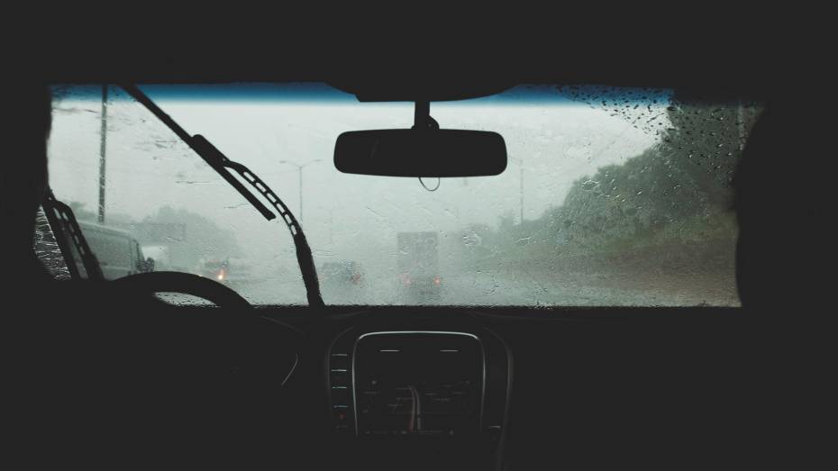 Воронежских автомобилистов призвали быть осторожнее на дорогах в непогоду