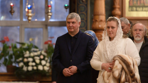 Губернатор Александр Гусев поздравил воронежцев с Рождеством Христовым