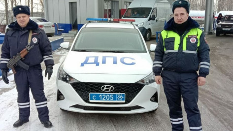 Под Воронежем 63-летний водитель едва не замерз из-за закончившегося бензина
