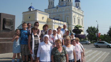 Воронежская епархия подарила семилукским инвалидам поездку в Елец