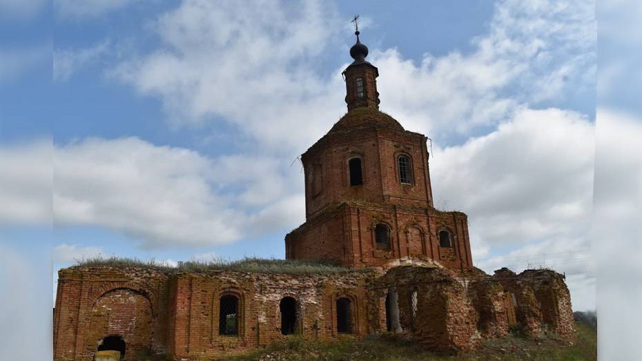 Жители грибановского села Тихвинка попросили помощи в восстановлении разрушенного храма