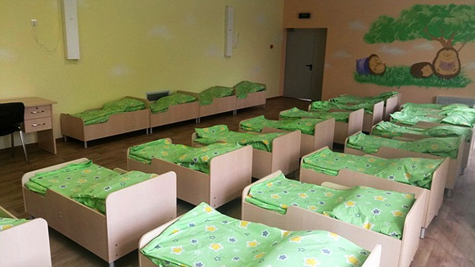 Россошанская колония поставила мебель для детсадов Воронежа