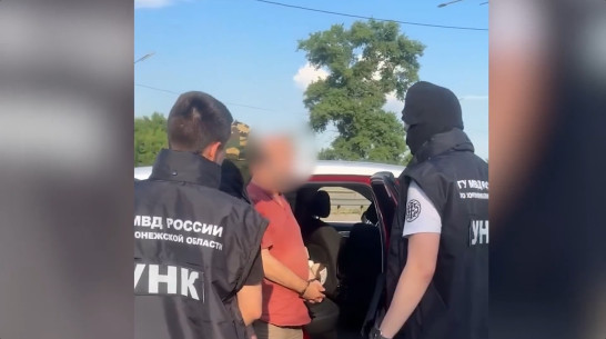 В Воронежской области задержали наркокурьера с 1,9 кг мефедрона: видео