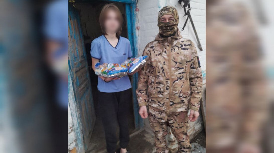 Воронежский военный купил детям из зоны СВО сладкие подарки
