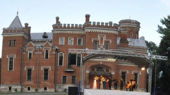 На фестивальную ночь в Рамонский замок воронежцев отвезут бесплатные автобусы