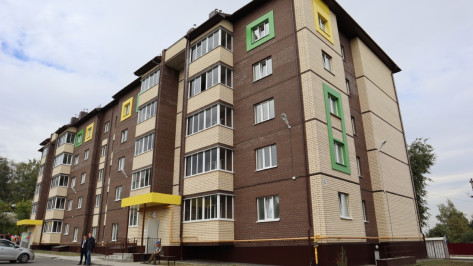 Благодаря содействию губернатора 74 семьи из Воронежской области получили ключи от нового жилья