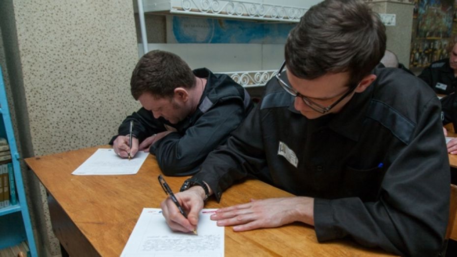 В колониях Воронежской области за парты сели 614 осужденных