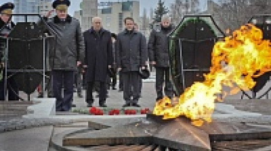 Глава региона и председатель областной думы поздравили воронежцев с Днем защитника Отечества