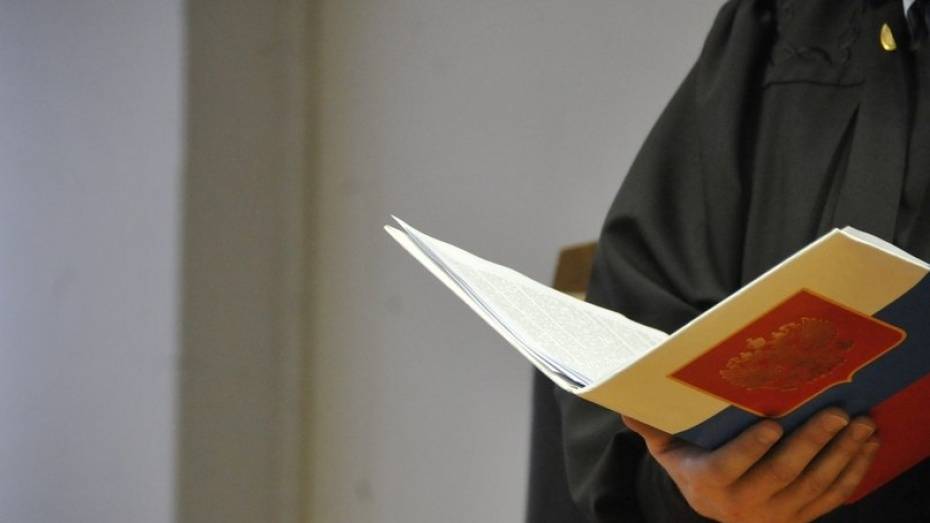 В Семилукском районе мужчина получил 3 года условно за ранение сына ножом