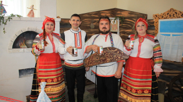 В Панинском районе на фестивале «Русский квас» выпили 500 л напитка