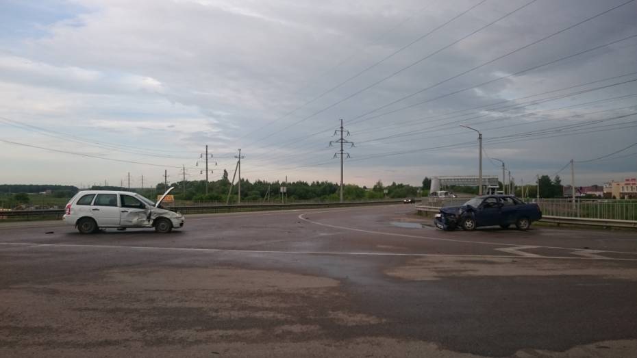 Под Воронежем «Лада» врезалась в ВАЗ: пострадали 4 человека