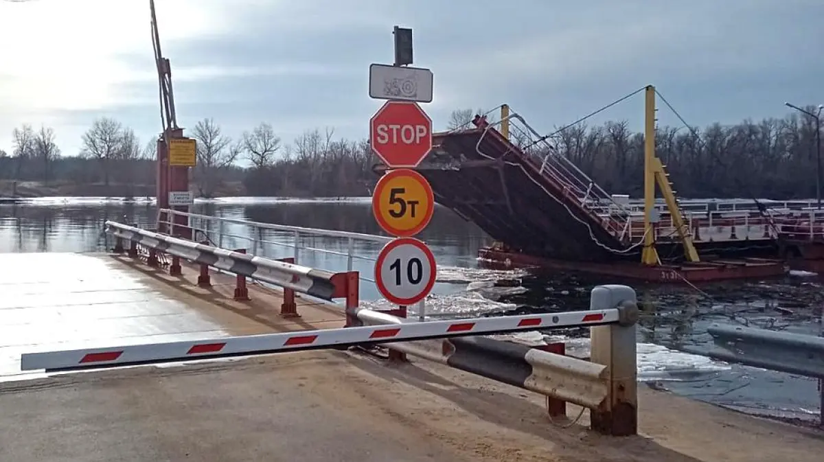 В Воронежской области на дороге Ольховатка – Старая Калитва закрыли понтонный  мост из-за ледохода