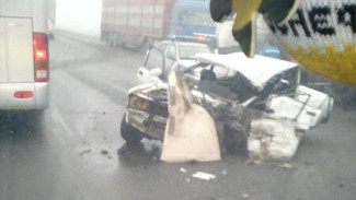 Под Воронежем в массовом ДТП с участием фуры пострадали 2 человека