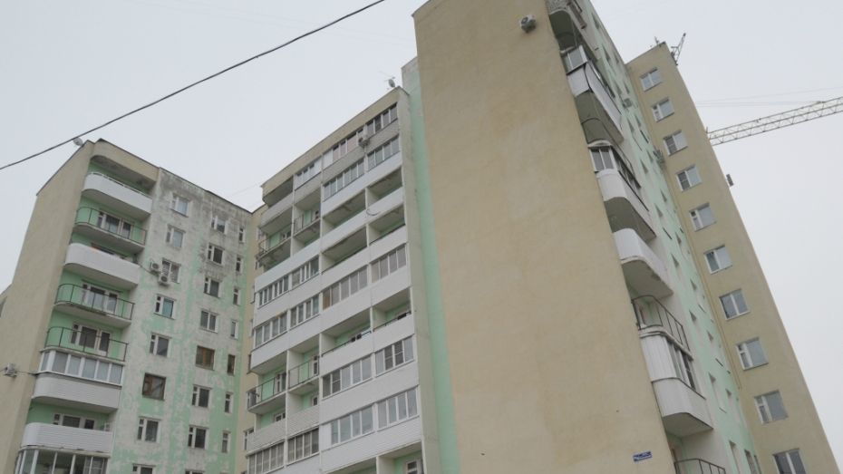 В Воронеже парень упал с 8 этажа