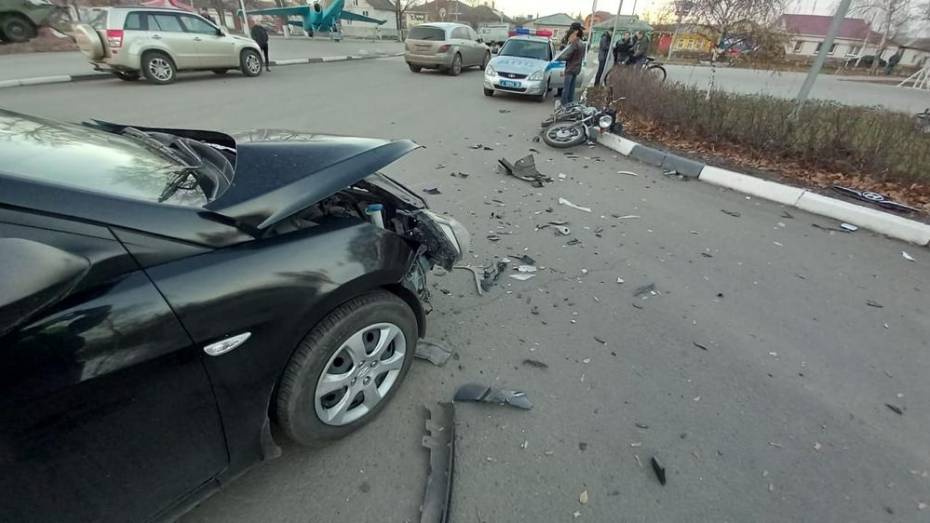 В Борисоглебске после столкновения с Hyundai Solaris погиб 59-летний мотоциклист