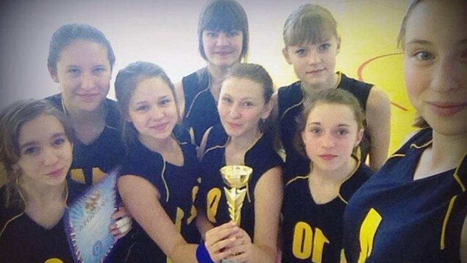 Верхнемамонские волейболистки победили на соревнованиях в Петропавловке