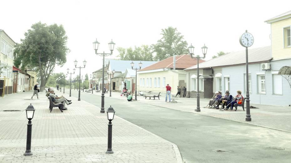 В Боброве появилась новая пешеходная зона