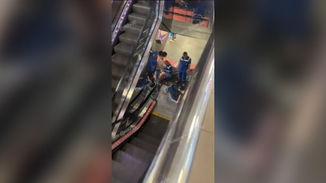 В ТЦ «Воронежский» женщина разбила голову, упав с эскалатора