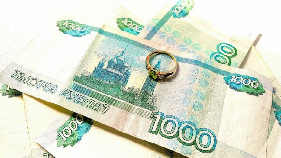 В Семилуках цыганка обманом забрала у медсестры золотое кольцо и 5 тыс рублей
