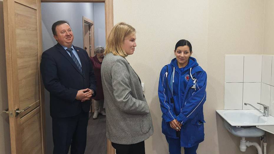 Фельдшеру Подгоренской больницы вручили ключи от служебного жилья