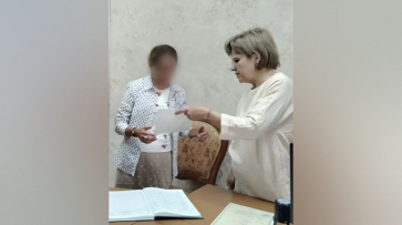 Многодетная мать из Воронежской области, которая 28 лет жила без документов, получила свидетельство о рождении