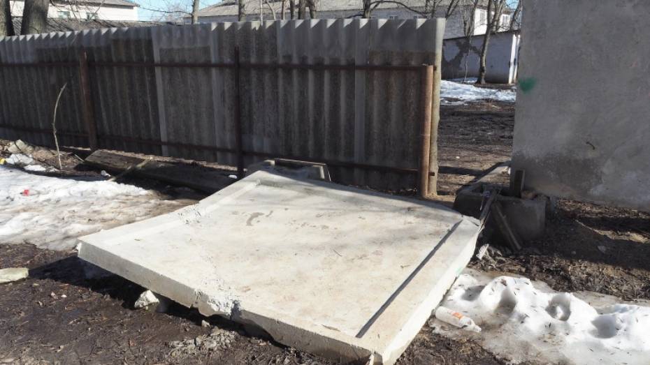 После падения бетонной плиты на 2 детей под Воронежем возбудили уголовное дело