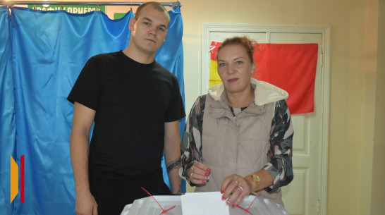 В Грибановке проголосовал ветеран СВО