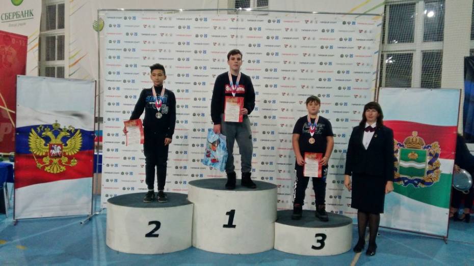 Богучарский спортсмен выиграл 2 «золота» на всероссийском турнире по гиревому спорту