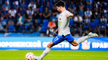 Воронежский «Факел» продлил контракты с тремя полузащитниками