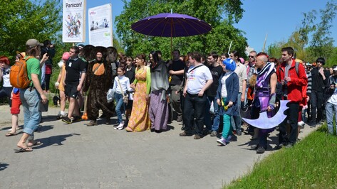 В Воронеже на фестивале аниме девушка-вампир ходила за руку со своим гробом