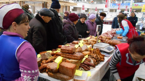 Поворинские аграрии продали свою продукцию на ярмарке в Воронеже