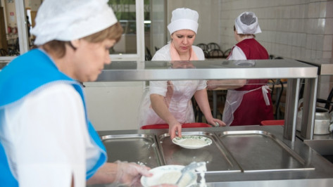Воронежские школы бесплатно накормят обедами допризывников с дефицитом веса
