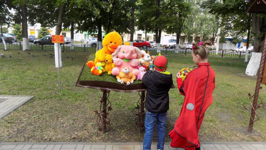 В Борисоглебске добровольцы объявили сбор детских игрушек