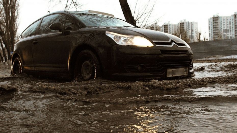 Власти Воронежа начали чистить ливневки в день потопа