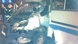 В Воронеже столкнулись автобус №80 и маршрутная «Газель» 