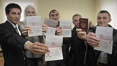 В Воронеже крымчане получили гражданство за неделю