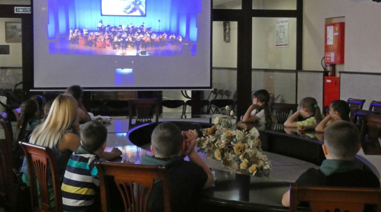 Жителей Боброва пригласили в виртуальный концертный зал послушать «Сказки с оркестром»