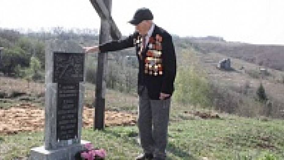 Житель Хохольского района возводит в Ивановке мемориал погибшему летчику