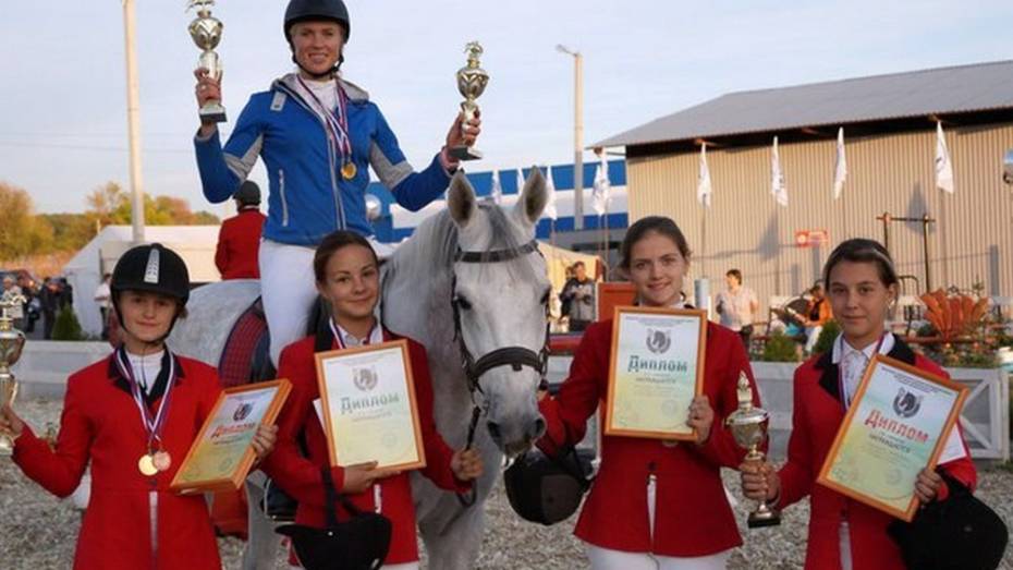Павловские конники завоевали 1 и 3 места в конкуре в Белгородской области