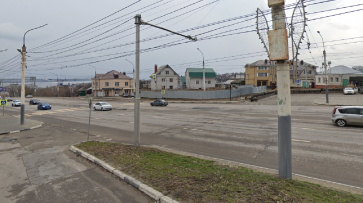Автомобиль без водителя пересек оживленную дорогу Воронежа