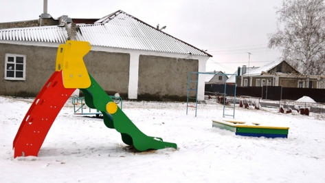 В микрорайоне Новой Усмани открыли детскую площадку