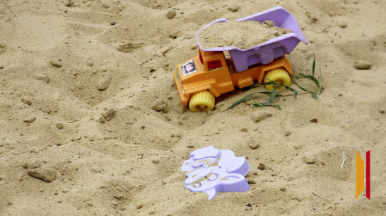 В Воронежской области ребенок упал в траншею у детской площадки