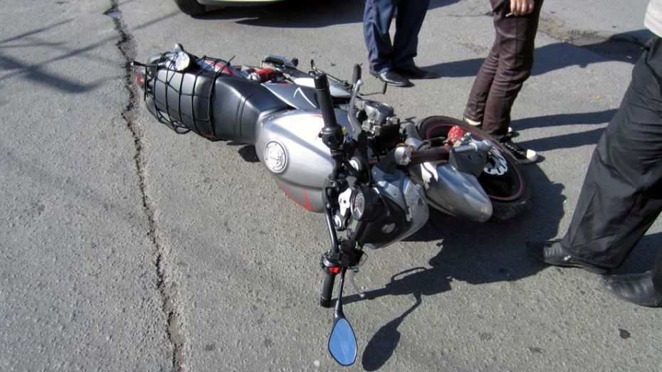Несовершеннолетний мотоциклист попал в больницу после ДТП в Воронеже