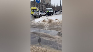 Воронежцы сообщили о ДТП с микроавтобусом на улице Волгоградской: видео