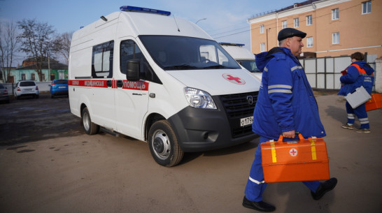 Острогожская районная больница получила автомобиль скорой помощи