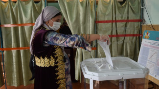 Жительницы грибановского села Верхний Карачан пришли на выборы в национальных костюмах