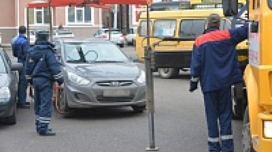 Эвакуаторы очистят воронежскую улицу Космонавтов от машин