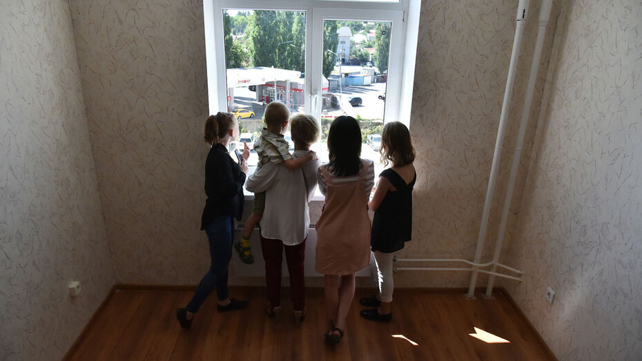 Воронежцам объяснили причину задержки выплат на детей от 3 до 7 лет